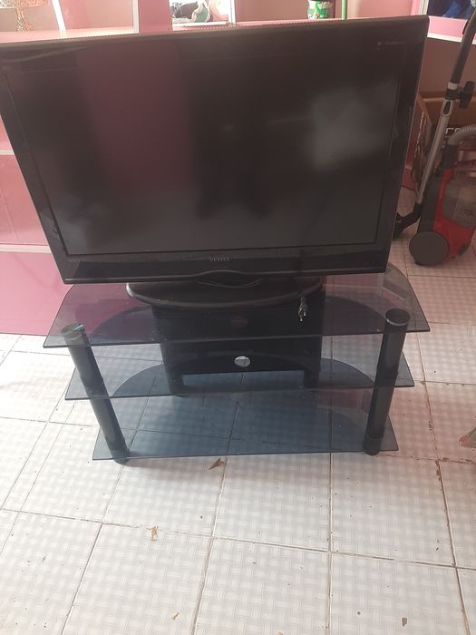 Продаётся плазменный телевизор с падставкой