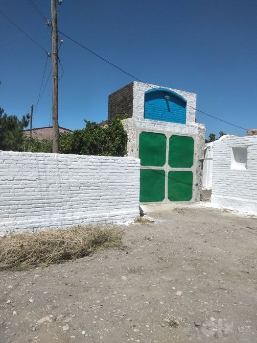 Hovli sotiladi 1 gektar
