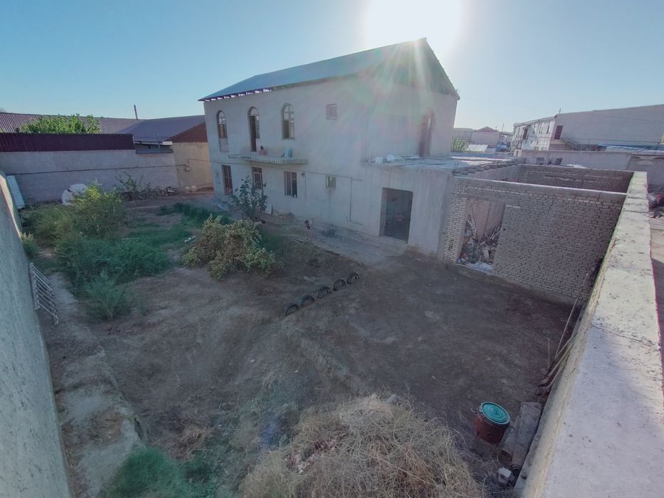 Продаётся 2 этажный Участок в 5 микрорайоне 6 соток