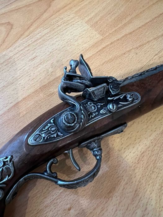 Реплика на кремъклия, комплект от два