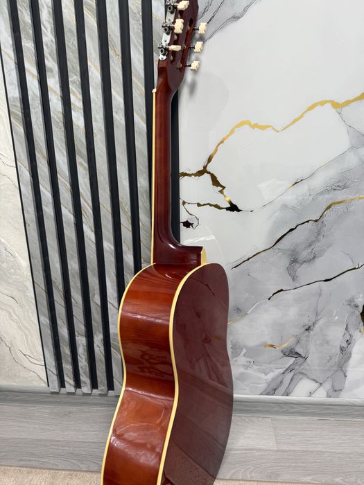 Gitara sotiladi Yamaha