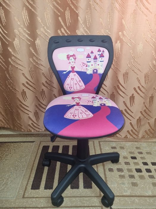 Продам новые детское кресло