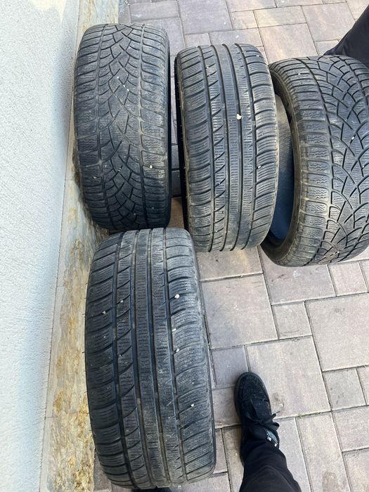 Set 4 Anvelope Iarnă 245/40 R18 - Profil Foarte Bun (Dunlop & Tomket)