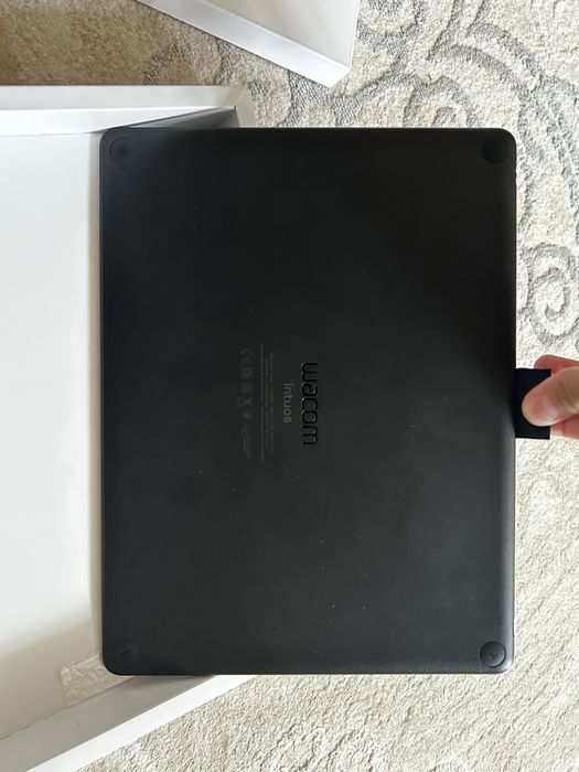 Графический планшет Wacom Intuos M Bluetooth (CTL-6100WL)