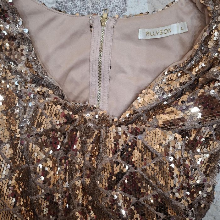 Жълта рокля къса