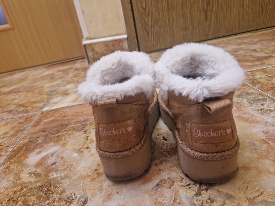 Ghete SKECHERS fetite , cu blană , marime 28,5