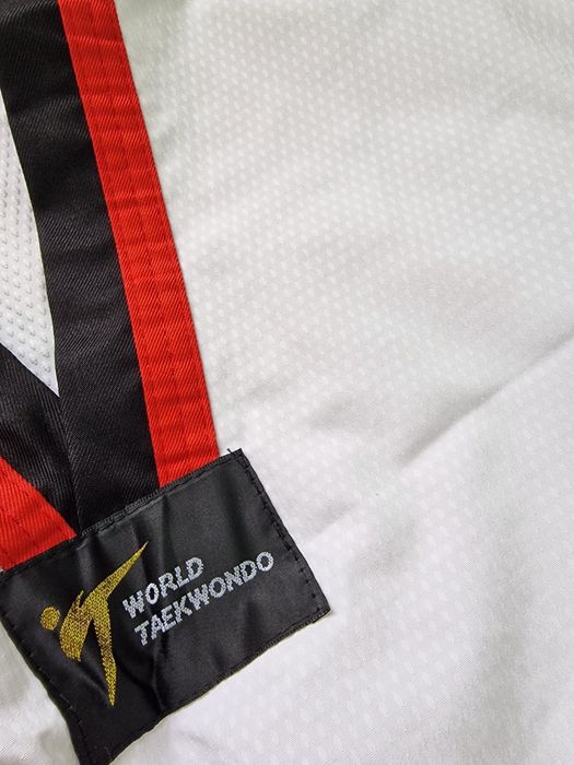 Протектор,  шлем ,  бандаж ,  шитки,  перчатки, кимоно,  продам