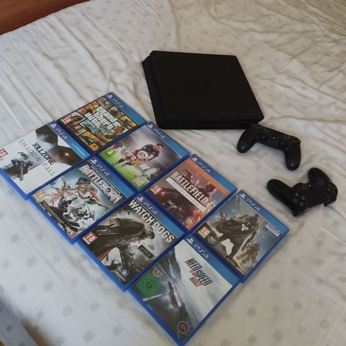 Playstation 4 slim 1TB с игри и 2 контролера