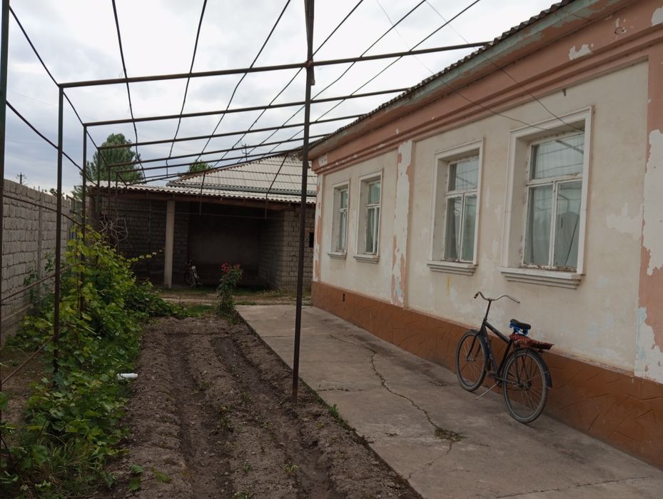 5 Xonali uy sotiladi