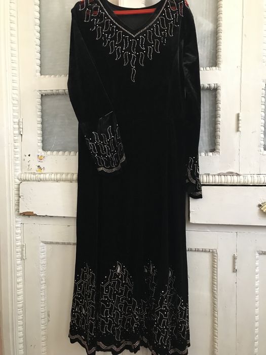 Платья чёрного цвета со стразами