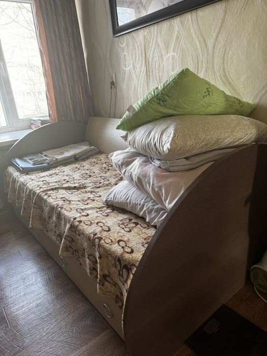 Гарнитур (шкаф, кровать, стол)