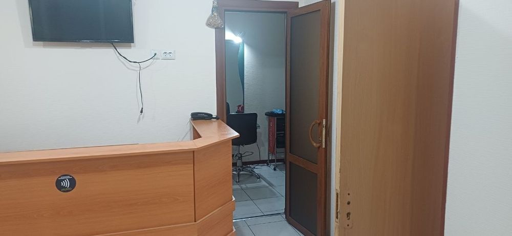 Продаётся нежилое помещение ул Нукус 6 комнатная