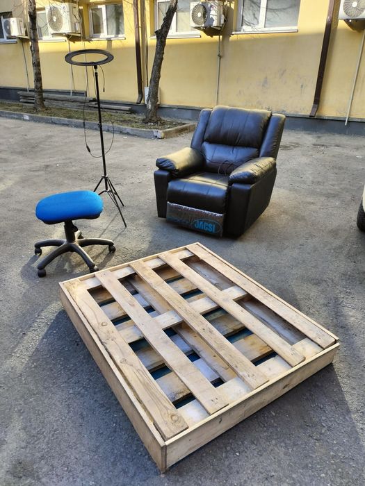 Продам удобный кожанный реклайнер