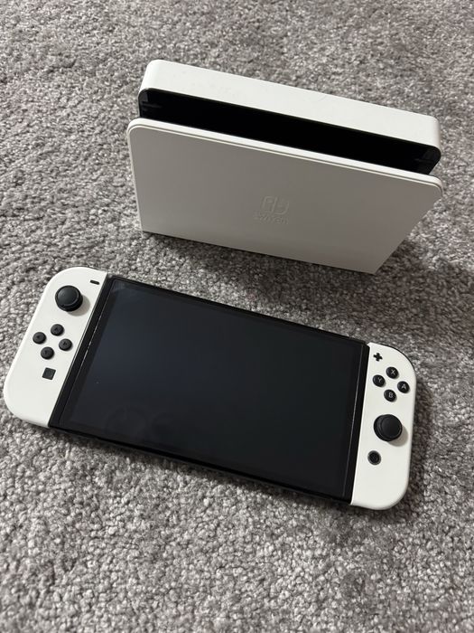 Vând Nintendo Switch