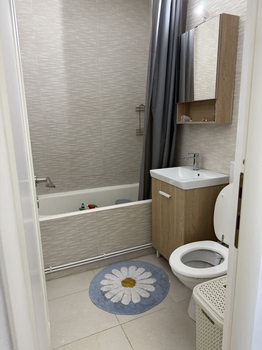 Inchiriez apartament 3 camere