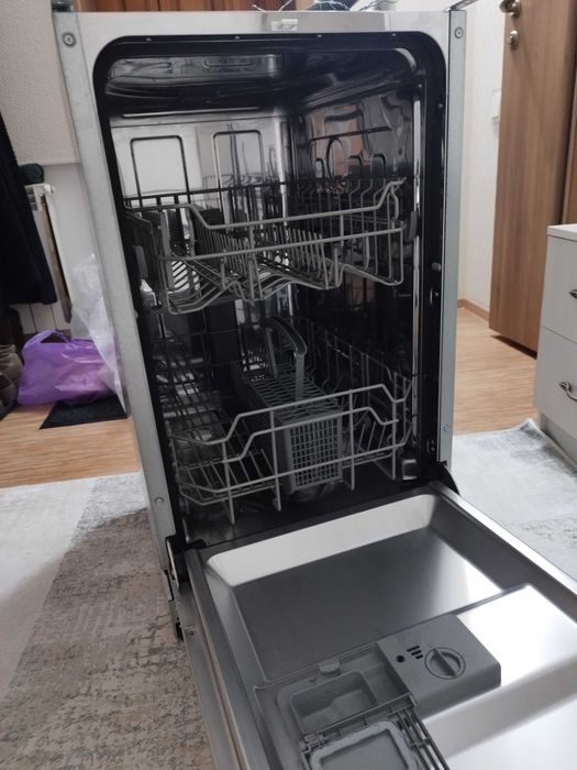 Посудомоечная машина Бирюса.