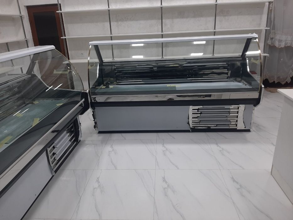 Акция !!! Продаются витринные холодильники.