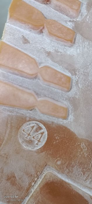 Продам навыйе ботинки