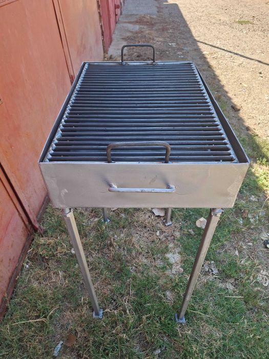 Grătar de grădină tradițional pentru barbeque