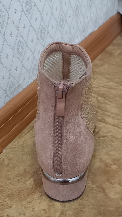 Продам 38 размер 4000 т