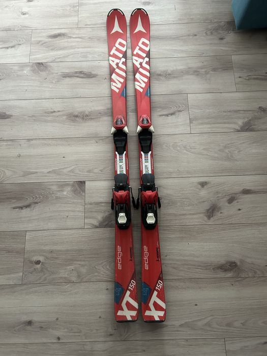 Vând schiuri Atomic Redster Jr, lungime 150 cm,