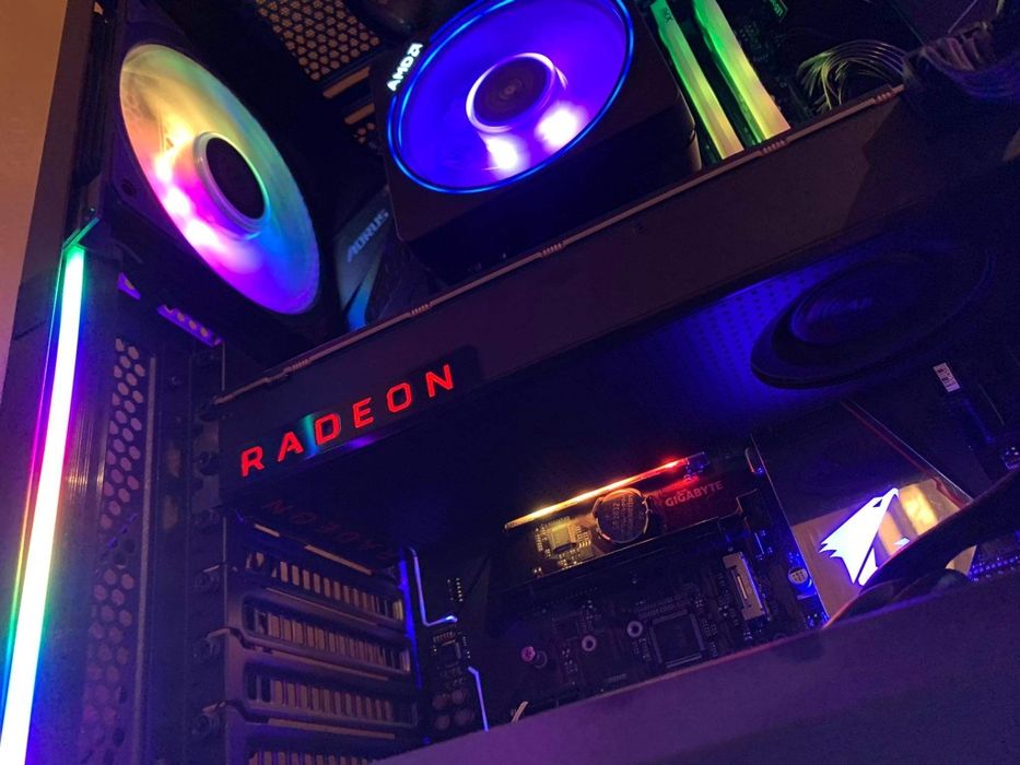 Компютър+ монитор, видеокарта Vega 64  RYZEN 7  16ram 512 nvme
