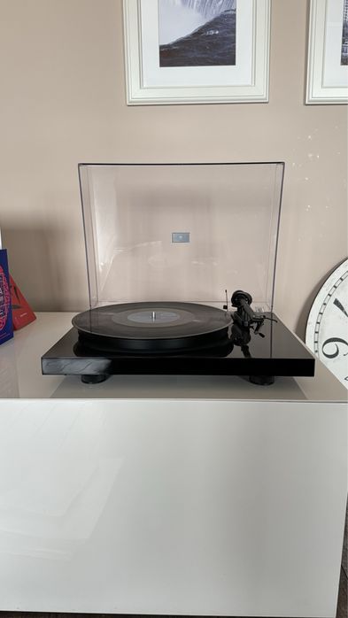 Pro-ject Debut lll Carbon DC Виниловый проигрыватель