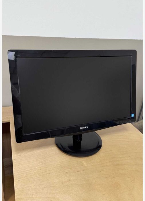 Компьютер с монитором, Для офисной работы отлично - не тормозит