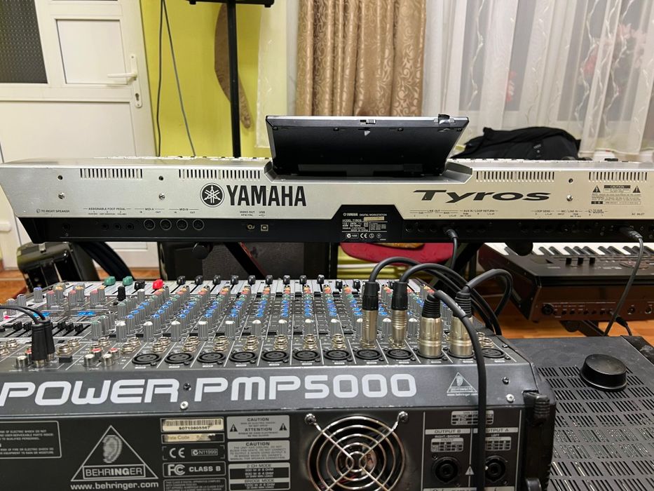 Yamaha   tyros 1