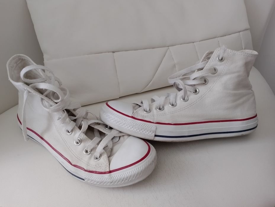 Vând tenesi converse,purtați,urme de purtare,mărimea 39.5, produs orig