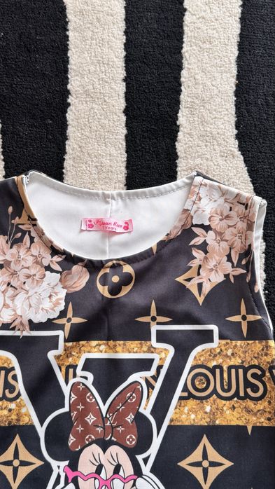 Rochie model deosebit pentru varsta de 7-8 ani in stare perfecta!