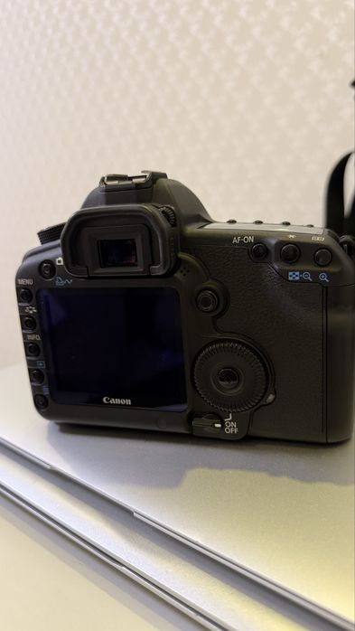 Canon 5D mark 2.
