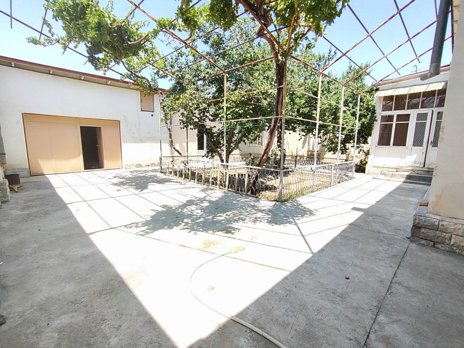 Uy sotiladi 6 sotok shahar urtasida Продается дом 6 соток в центре гор