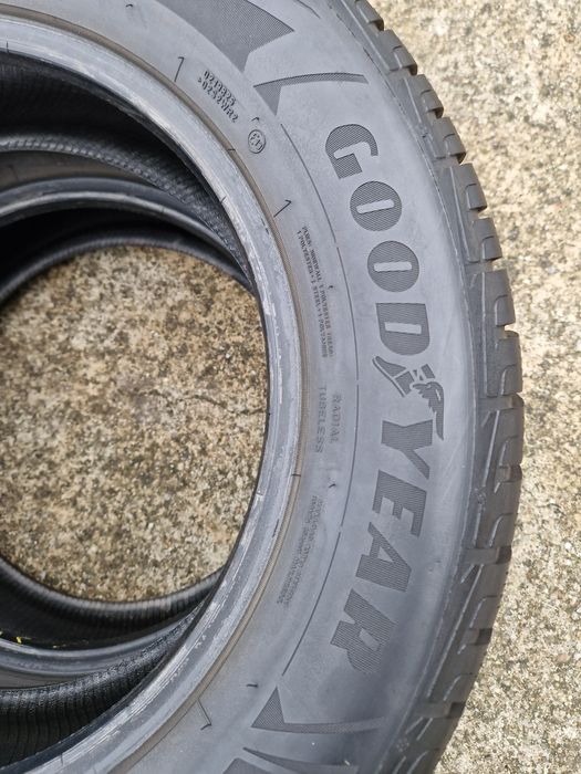 2anvelope iarna  225 65 17 Good Year