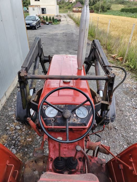 Tractor International 724 cu încărcător frontal