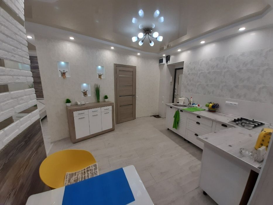 Сдаётся посуточно современная квартира с видом на море