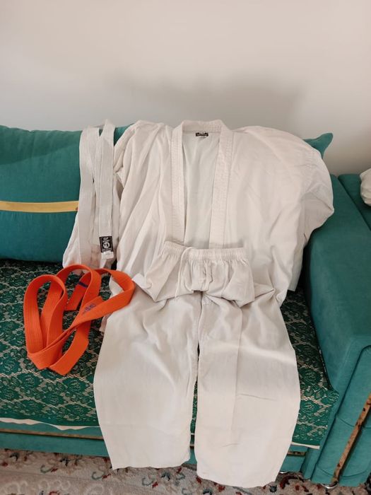 Кимоно карате продаю с поясами