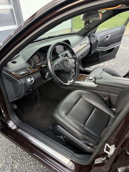 Mercedes-Benz E350  (W212)  3.0 V6  265 CP   2010
