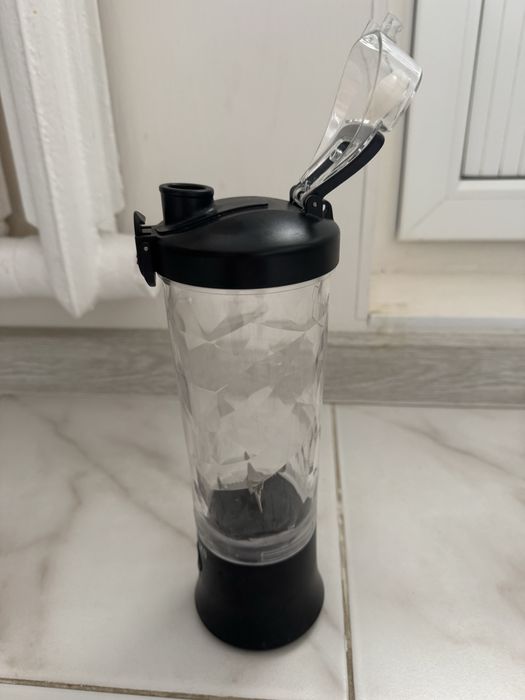 Небольшой блендер Harooko