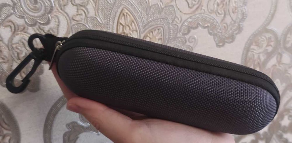 Доставка. Футляр для очков с крючком