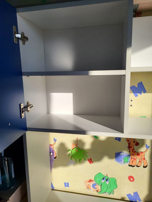 Продам ученический стол.