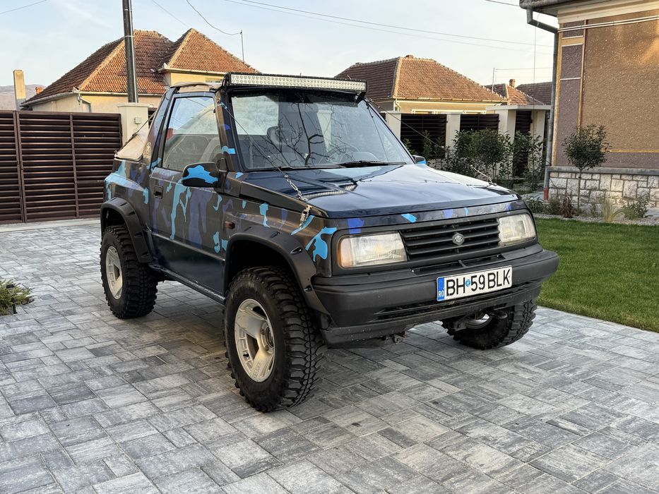 Suzuki Vitara 1.6 4x4 off road scurt bikini top