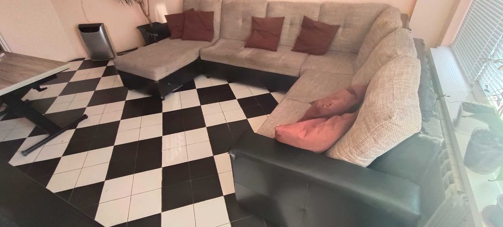 Пе образен диван