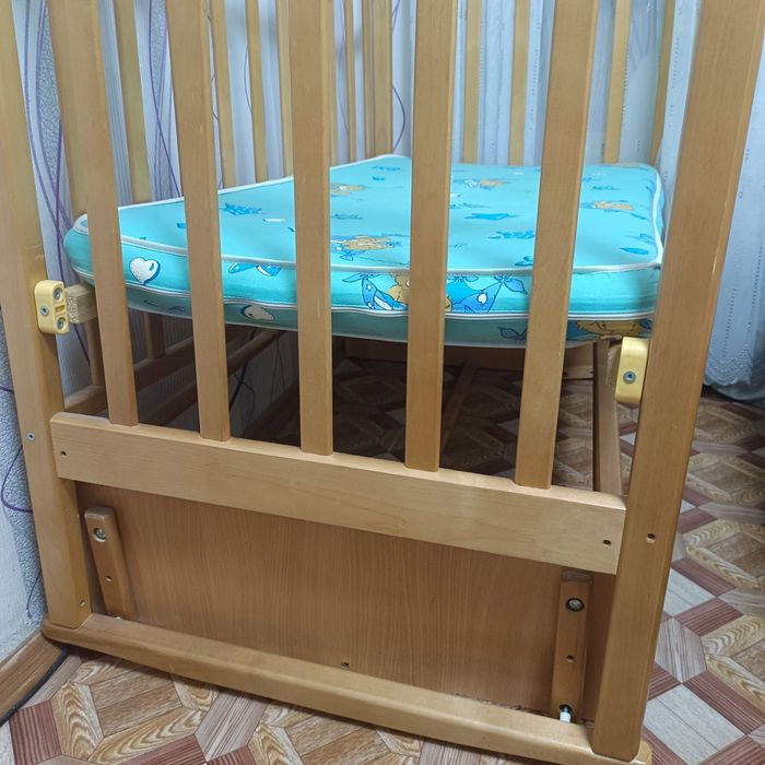 Детска кроватка.