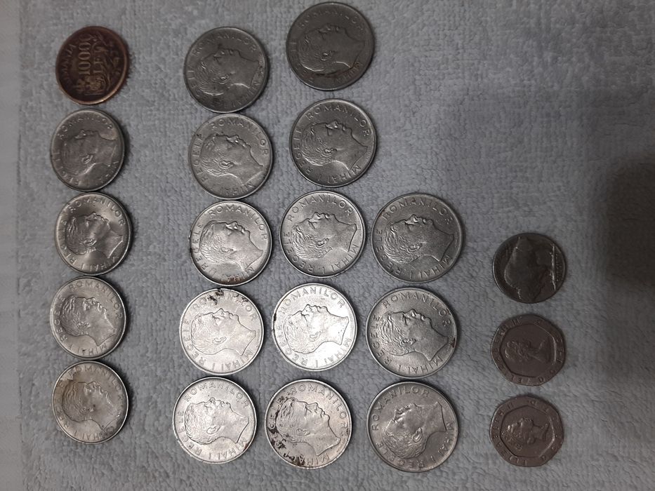 Vând monede vechi