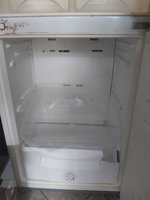 Хладилник с фризер Daewoo