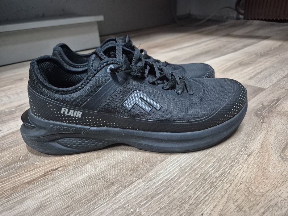 Чисто нови маратонки Флейър Flair