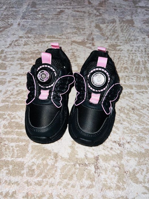 Кроссовки для девочек