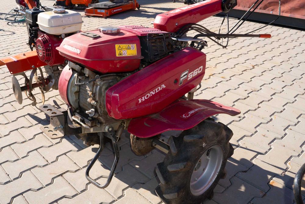 Inchiriem motocultoare profesionale