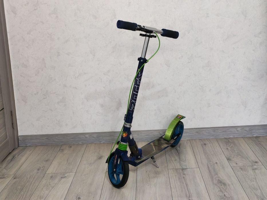 Продам самокат Roces 200